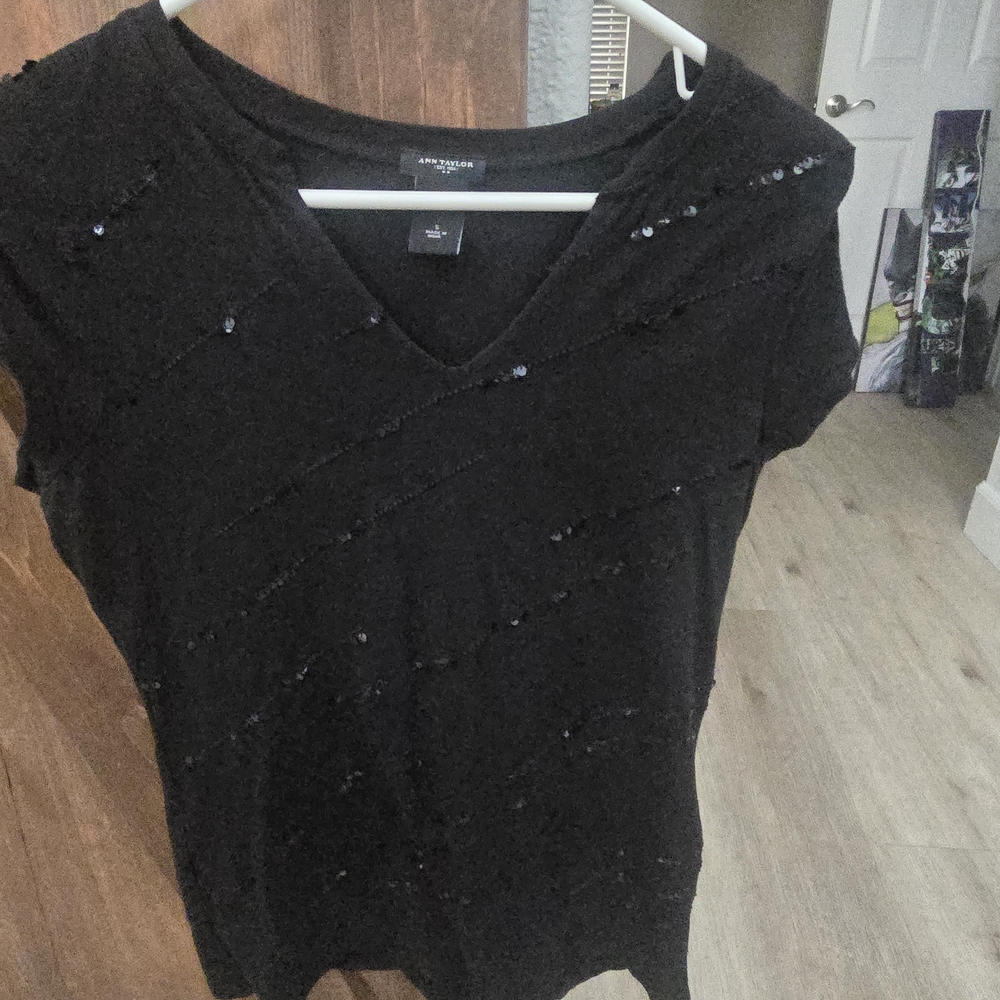 Ann Taylor Black Short Sleeve V-Neck Sequin Knit Top